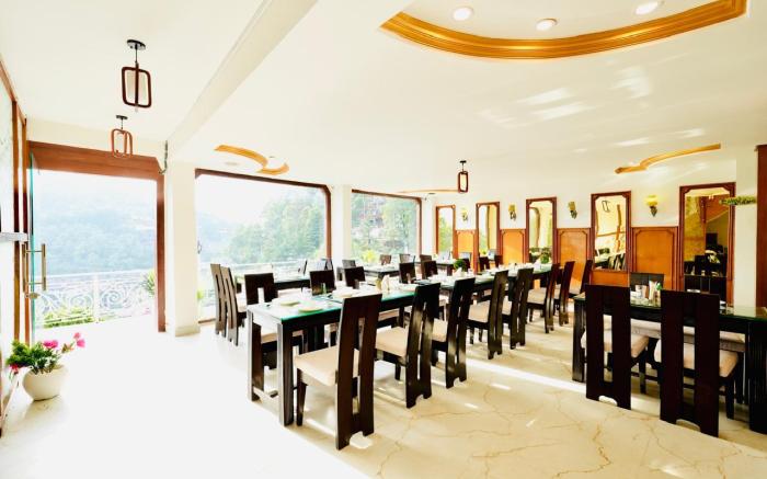 PAX HOTEL SPRING SOLANCE 150 MTR FORM GANDHI CHOWK