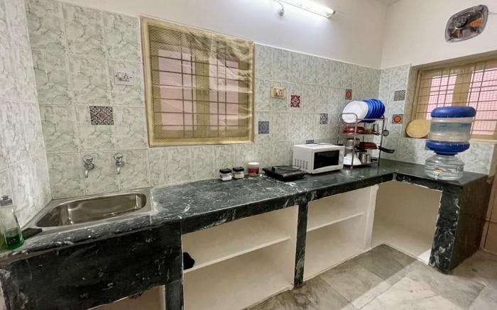 Cozy 2BHK with free parking