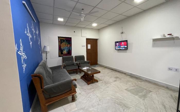 Cozy 2BHK with free parking