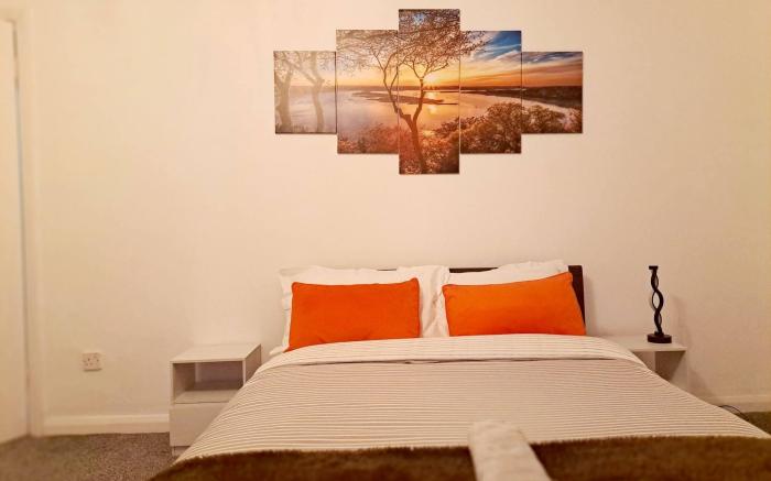 Cozy 2BR Home Pets Welcome  Free Parking  Wifi
