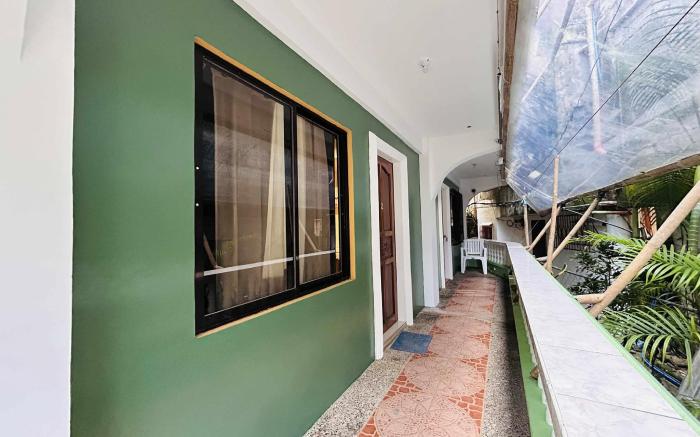 Lazy Daze Hometel Boracay