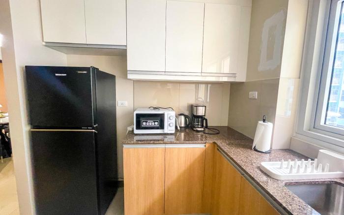 Sleek 3BR Condo | Walk to Okada | w/ Balcony