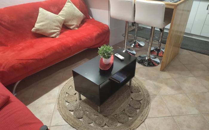 Ruby, luxury seafront house nearby  Delphi 