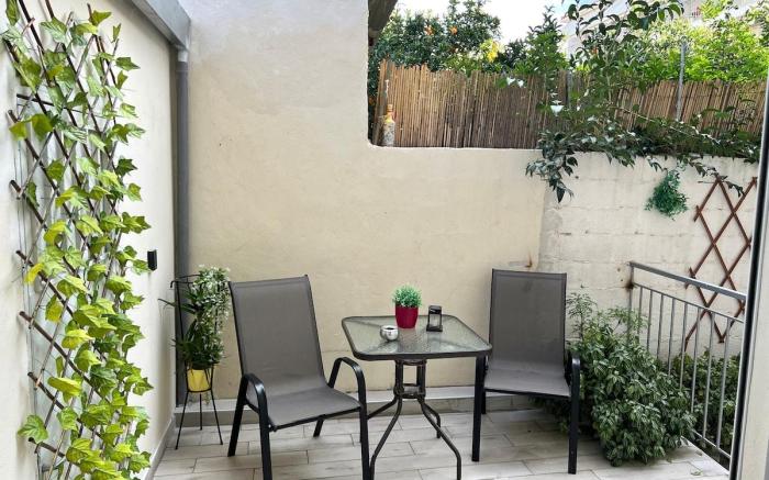 Ruby, luxury seafront house nearby  Delphi 