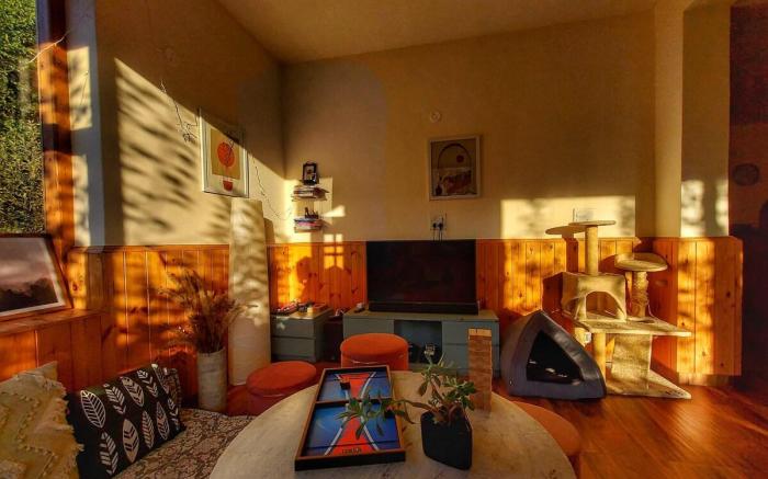 Snow Mountain View Room in Wooden Cottage