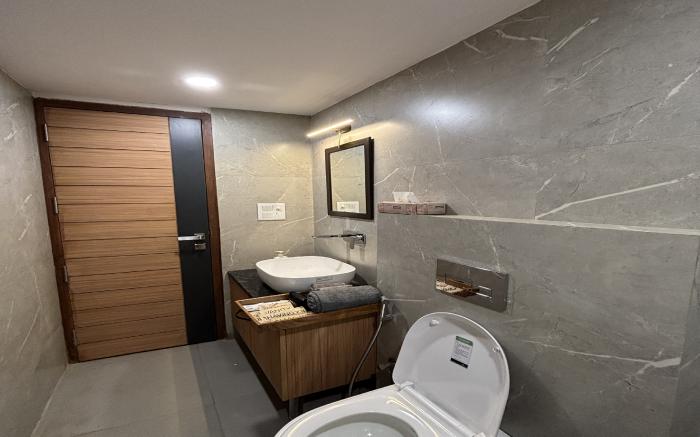 Housr Sector 28 Gurgaon near IFFCO Chowk Metro Station