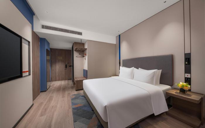 Holiday Inn Express Qingdao City Balcony Hotel