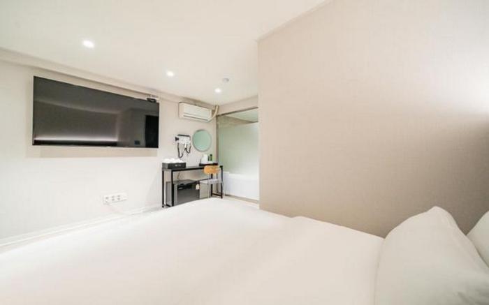Guri Cream Hotel