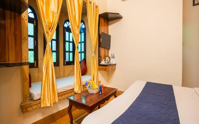 Hotel Golden Rock