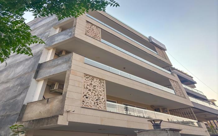 Housr 1 RK Sector 27 Gurgaon Golf Course Road