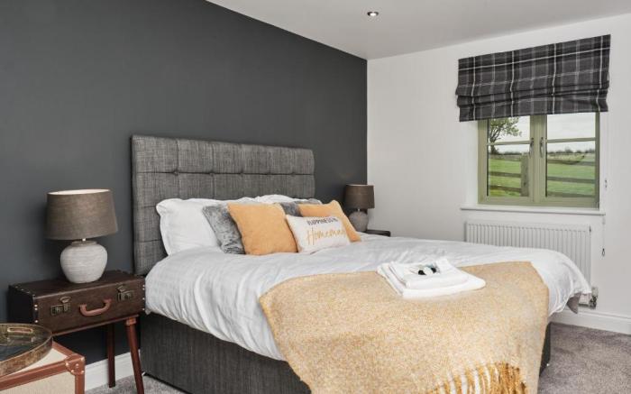 Sunny Deluxe King Room