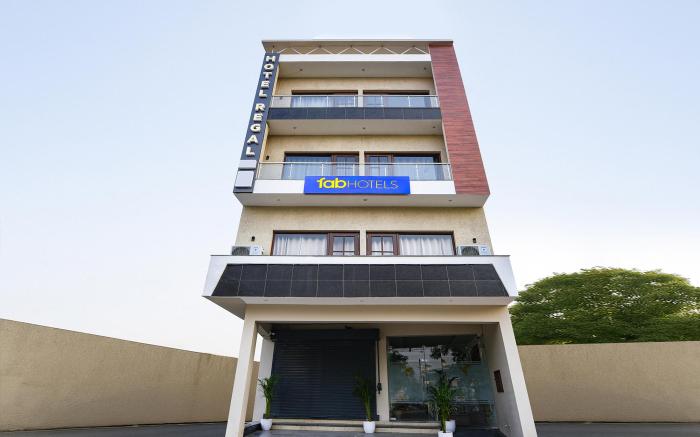 FabHotel Regal, Sector 78