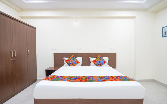 FabHotel Frendz - Nr Hitech City Metro Station