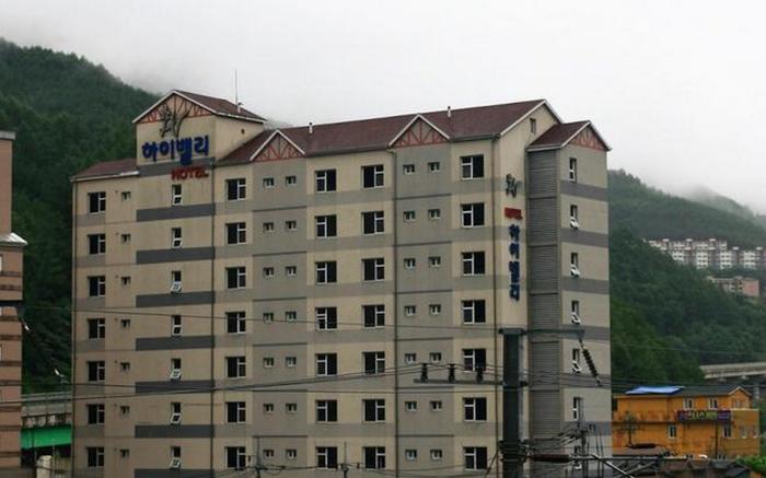 High Valley Hotel