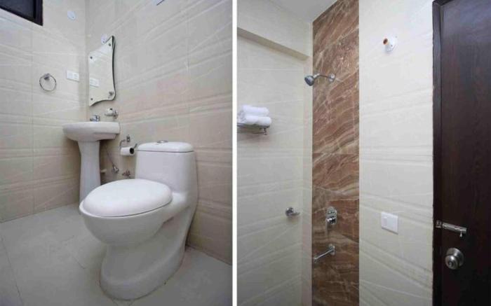 Relaxing Stay Near by  IGI Airport