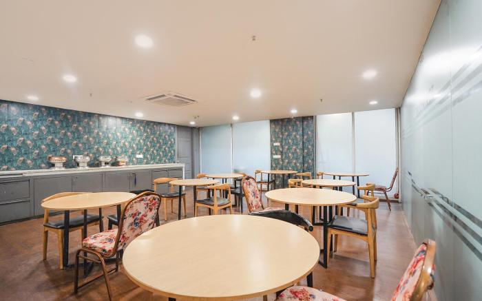 FabHotel Royale 30
