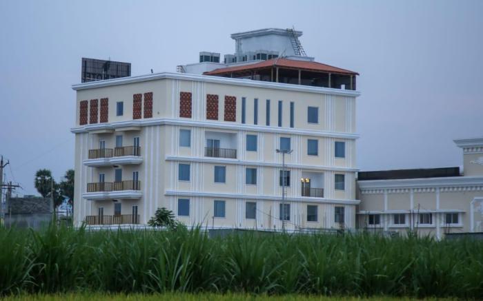 Leaf Hotel