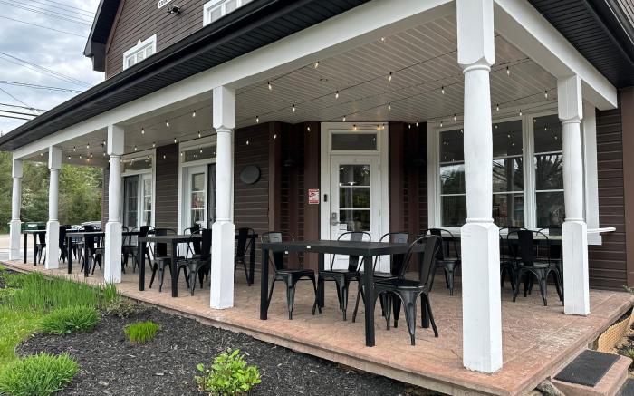 Le 900 Tremblant Inn Cafe and Bistro