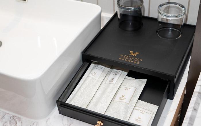 Vienna International Hotel 5.0 Guiyang Huaxi District Government Mingzhu Avenue Metro Station