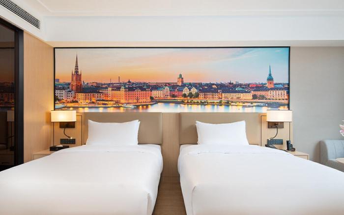 Vienna International Hotel 5.0 Guiyang Huaxi District Government Mingzhu Avenue Metro Station