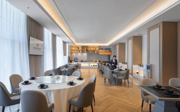 Vienna International Hotel Zhengzhou Fantawild Only Henan Haichang Park
