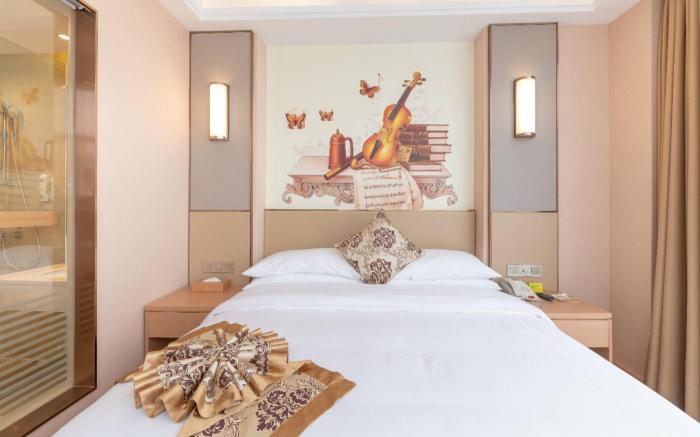 Vienna International Hotel Shishan Park Metro Station