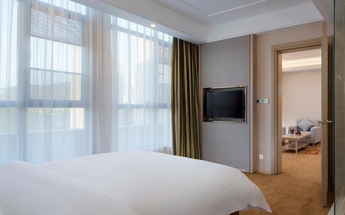 Vienna International Hotel Guizhou Guiyang Xiaohe Changjiang Road Metro Station