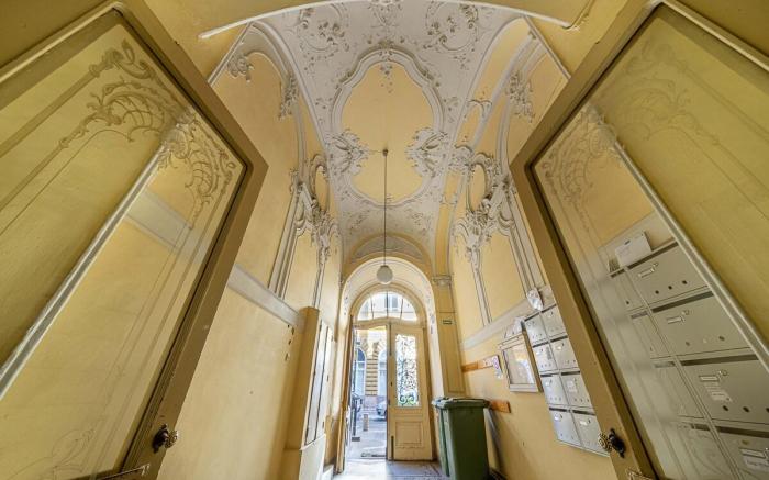 Sastop - Enjoy the vibe of the downtown from above