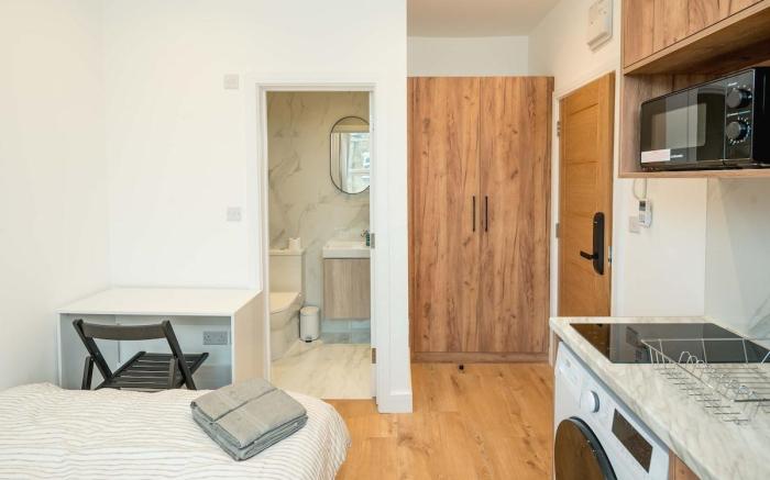 Deluxe Double Studio F5 - Maida Vale!