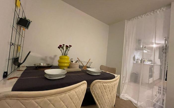 One Lux Stay Near Antwerp Central - Studio Apartment