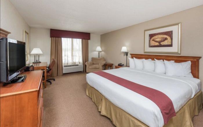 Seasons Inn & Suites 