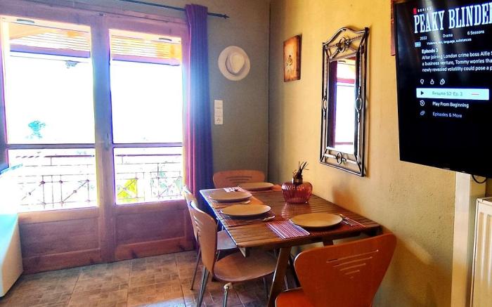 Cozy House with Amazing View and Unique Outdoor!