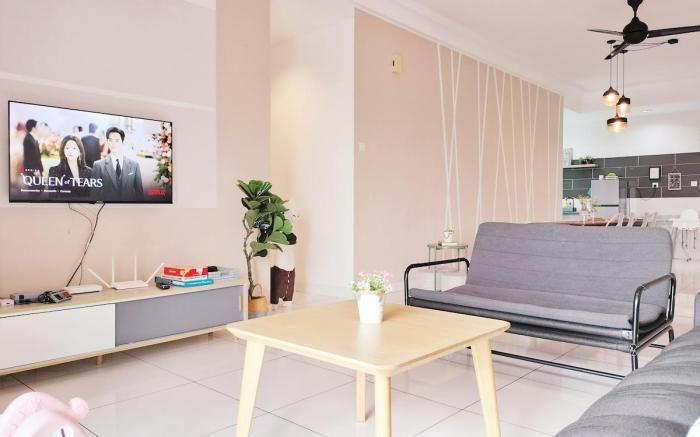 Platino 4BR walk to Paradigm mall