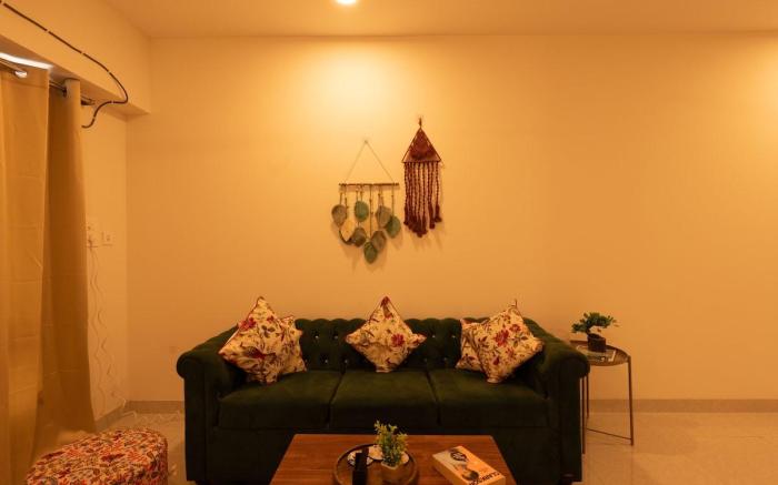 Boho, Breezy Sun-Kissed 2BHK Apt near Airport