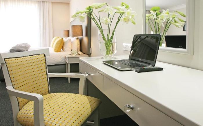 Hollow on the Square Hotel and Suites