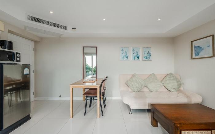 *1BR Condo | Sea View & 5 Min to Beach C196