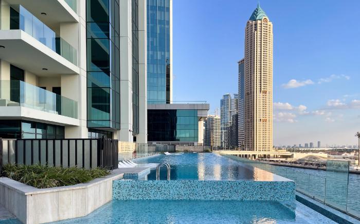 Luxury Top Floor Apt with Sea & Burj Khalifa View
