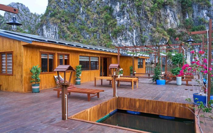Lan Ha Floating Homestay