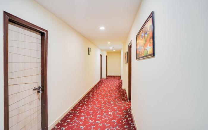 Super Collection O West Vinod Nagar Metro Station Formerly Royal Inn