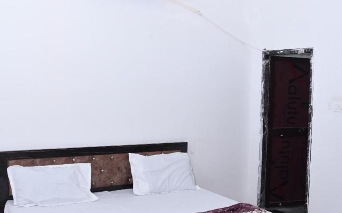Goroomgo Kanha Shiva Homestay Faizabad