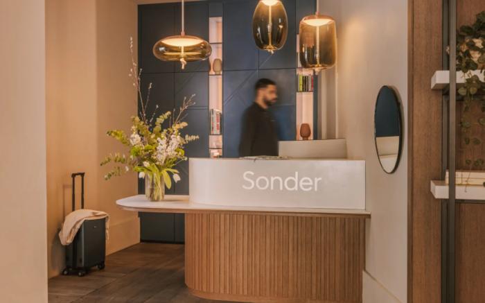 Yelo Jean Médecin Hotel, Sonder