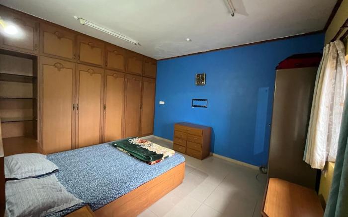 Courtyard‑Side King Room