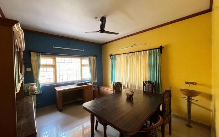 Courtyard‑Side King Room