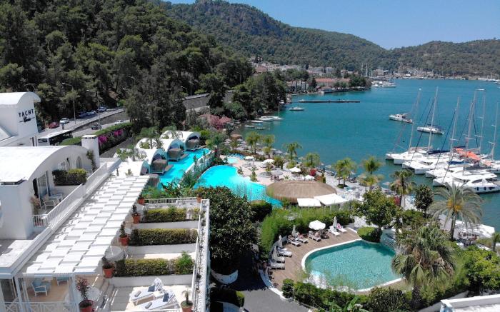 Yacht Classic Hotel - Boutique Class