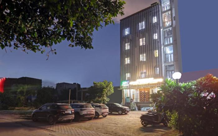 Status By Hotel The Emporio