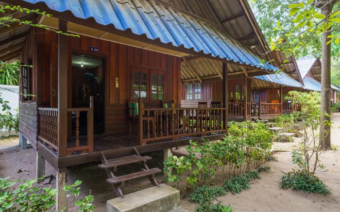 SB Fan Bungalow : 3 Pax (A8)