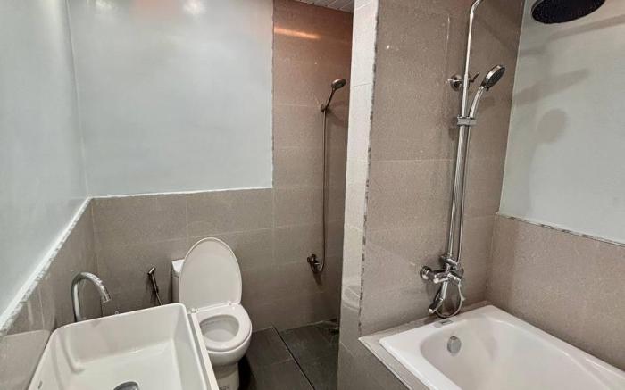 Cozy Manor | Hot & Cold Shower w/ Bathtub