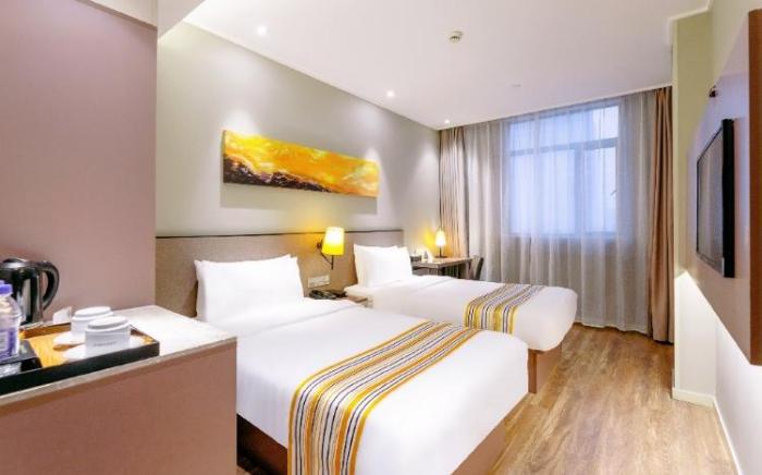 Home Inn Plus Ningbo Laowaitan Tianyi Square
