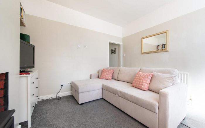 Central 2 BR Cosy House