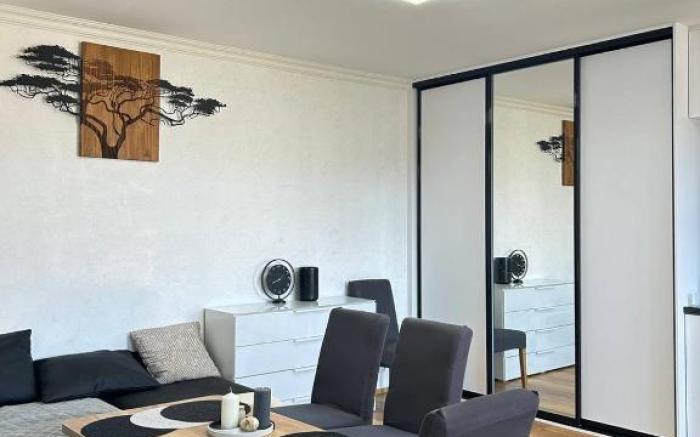 Light & Wood Design - 89 m2 Apartment in Prague